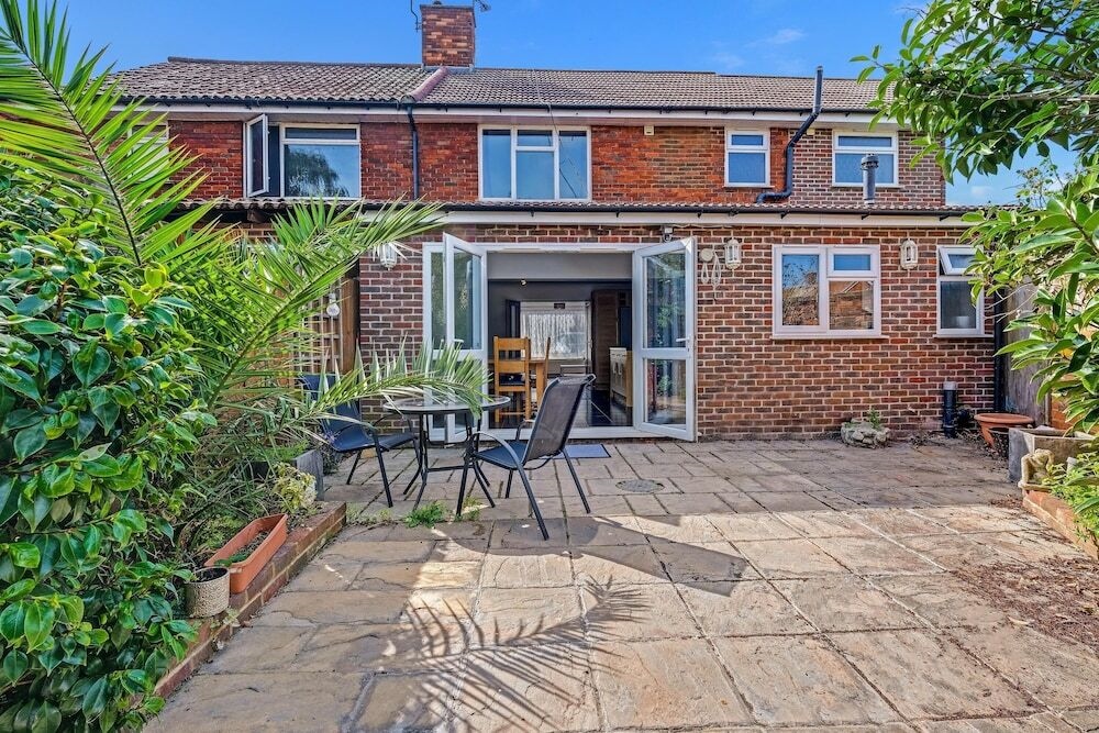 Heathrow Living St Annes Svcs Hse 5 Bdrm
