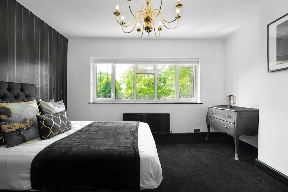 Luxury Designer Mansion In West Midlands Countryside