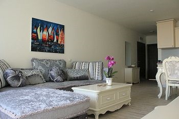 Apolonia Resort