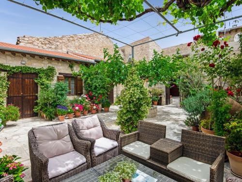 Arsorama Village Homes