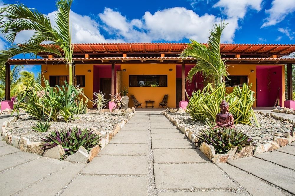 Buena Onda Beach Resort