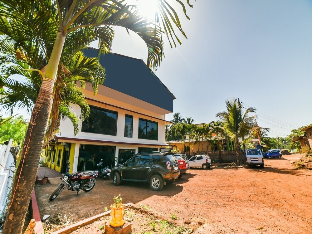 Oyo 28139 Hotel Empire