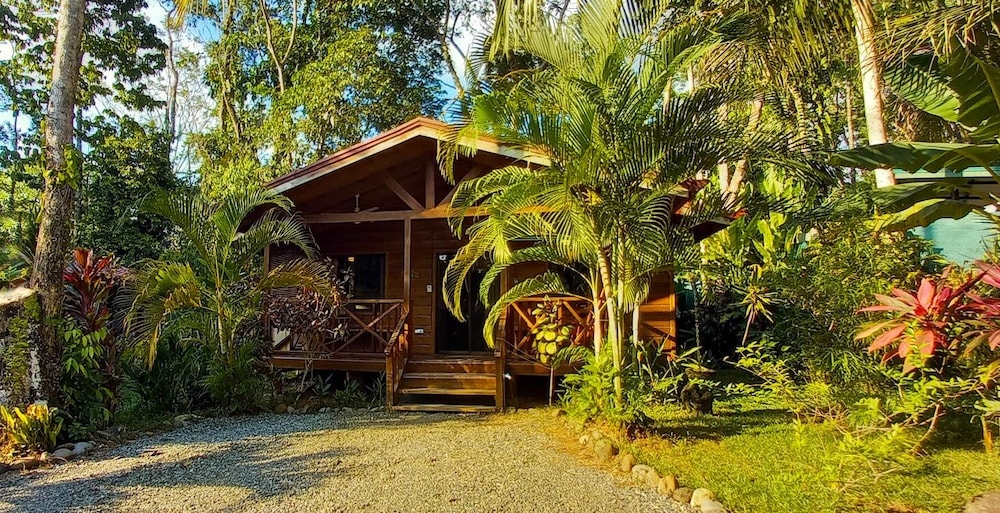 Cabinas Costa Tropicana