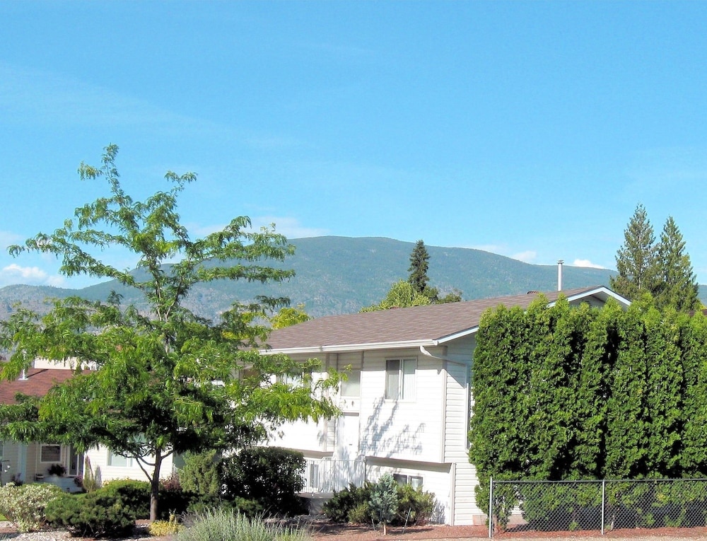 1 Of A Kind Sculpture B&B