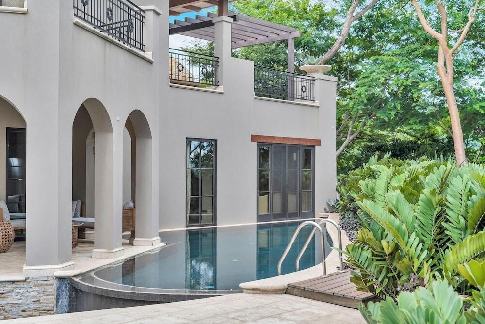 Arcos Del Mar - Steps To The Ocean