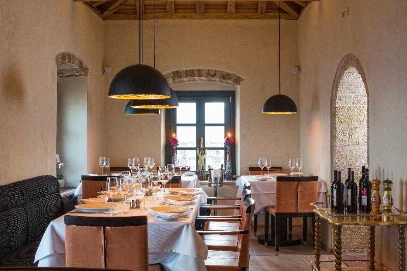 Moni Emvasis Luxury Suites