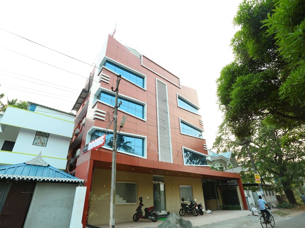 Oyo 11909 Star Plaza