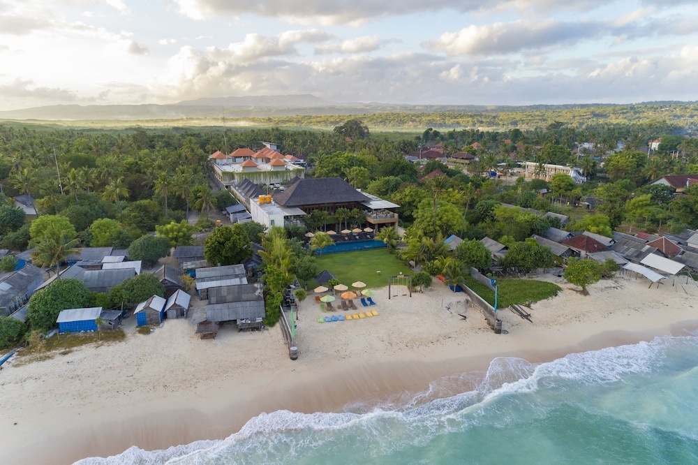 d'Nusa Beach Club and Resort