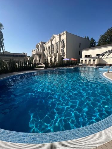 Zarafshon Parkside Hotel