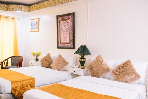 Grand Peninsula Suites