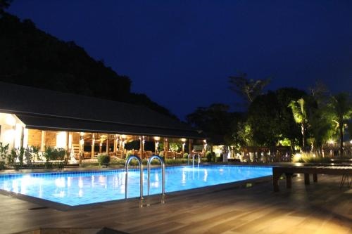 Koh Ngai Paradise Beach