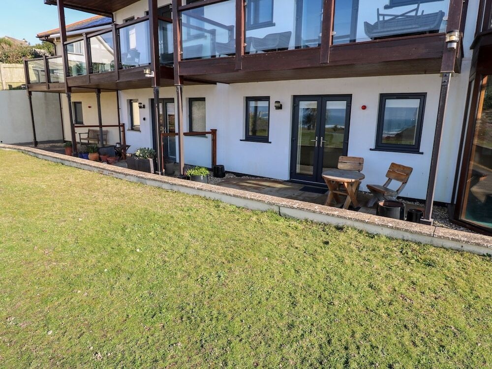 White Lodge Apartment