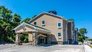 Cobblestone Hotel & Suites - Erie