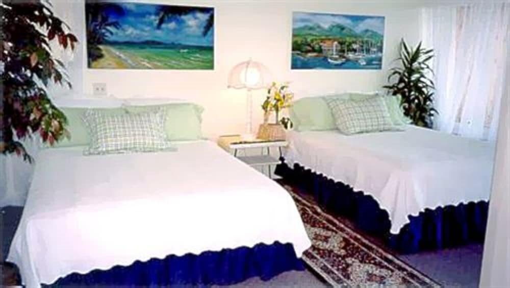 Hale-Hoola B & B