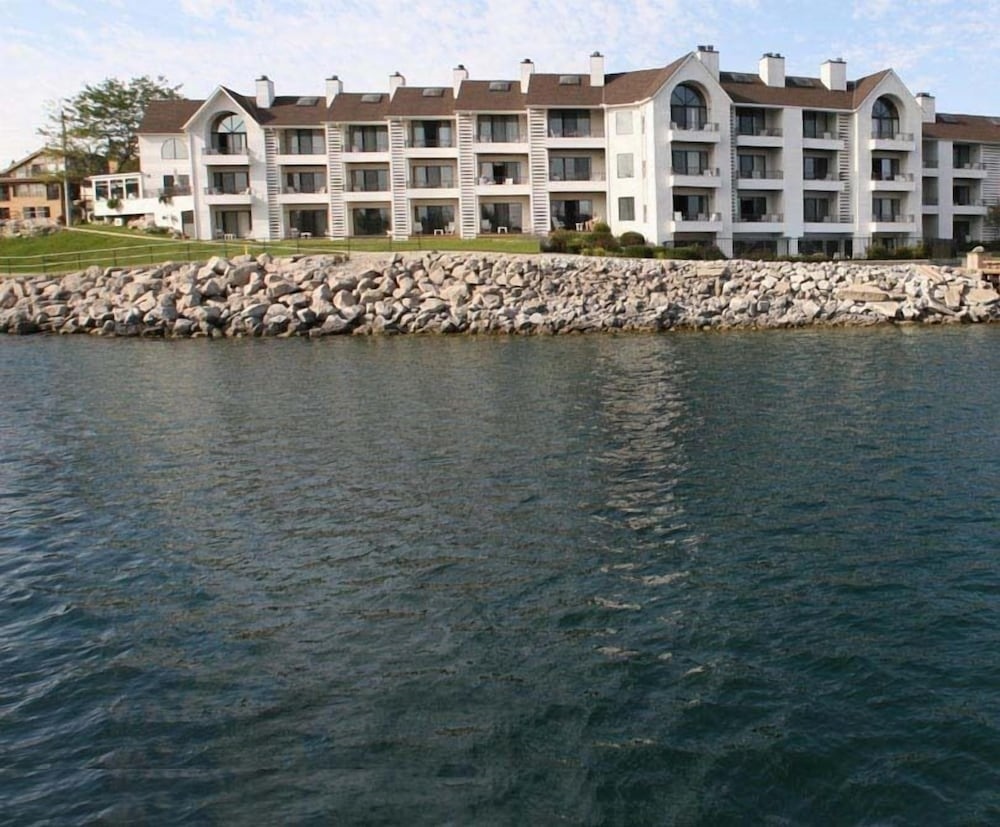 Edgewater Inn- Charlevoix