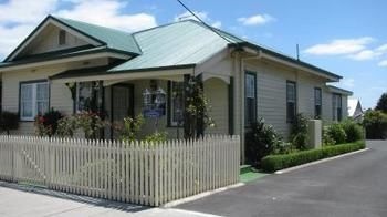 AAA-Ye Olde Post Office Cottage