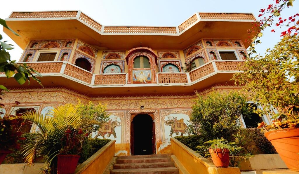 Aapno Heritage Hotel