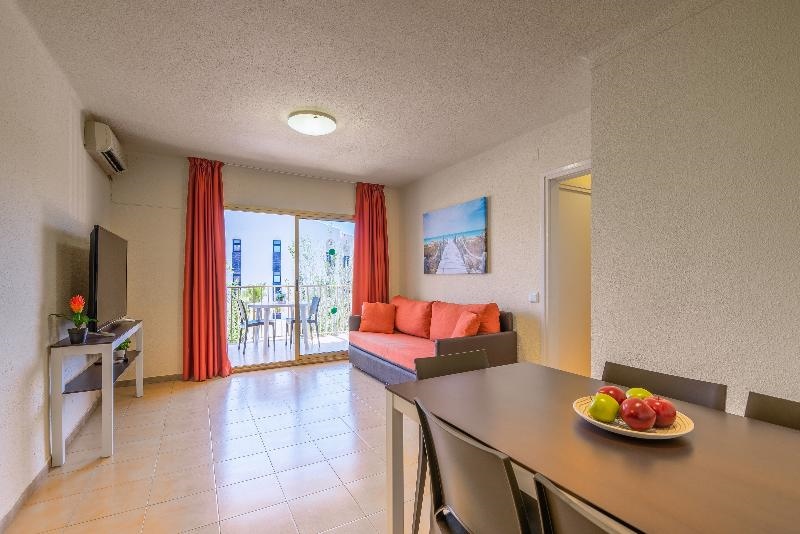 Apartamentos Pins Marina 24