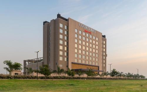 Courtyard By Marriott Surat