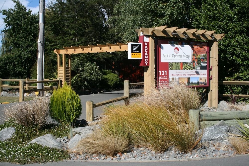 Alpine Springs Motel