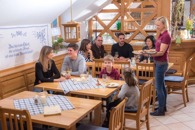 Wein And Schlafgut Kuessler