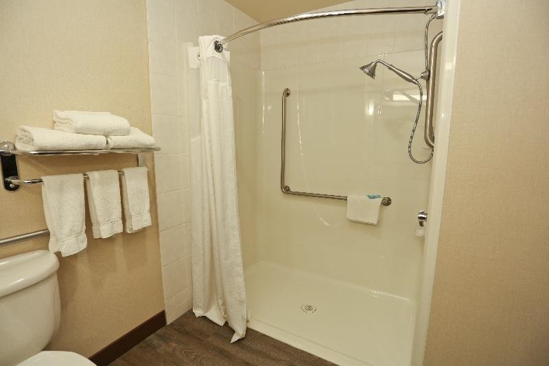 Holiday Inn Express Hotel & Suites