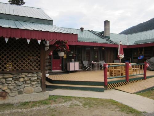 Summit River Lodge & Campsites