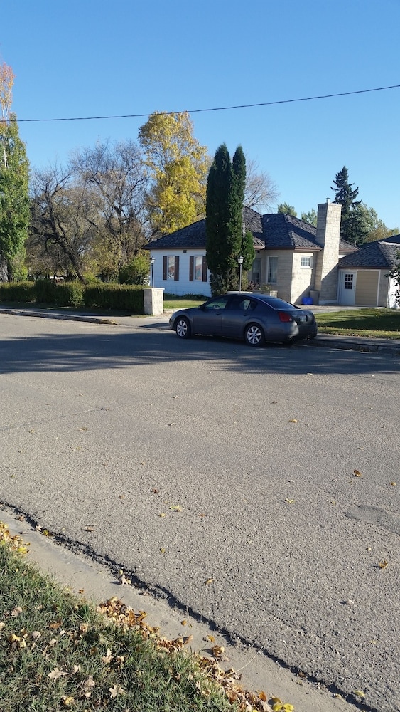 Just You In Neepawa Vacation Home