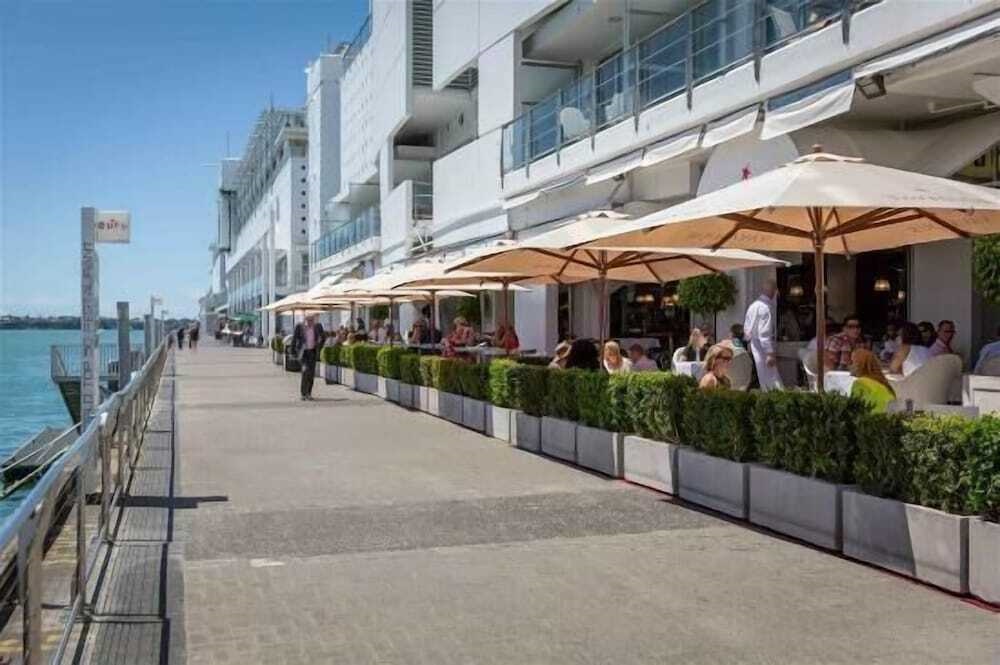 1Br Princes Wharf Seaview Apartment