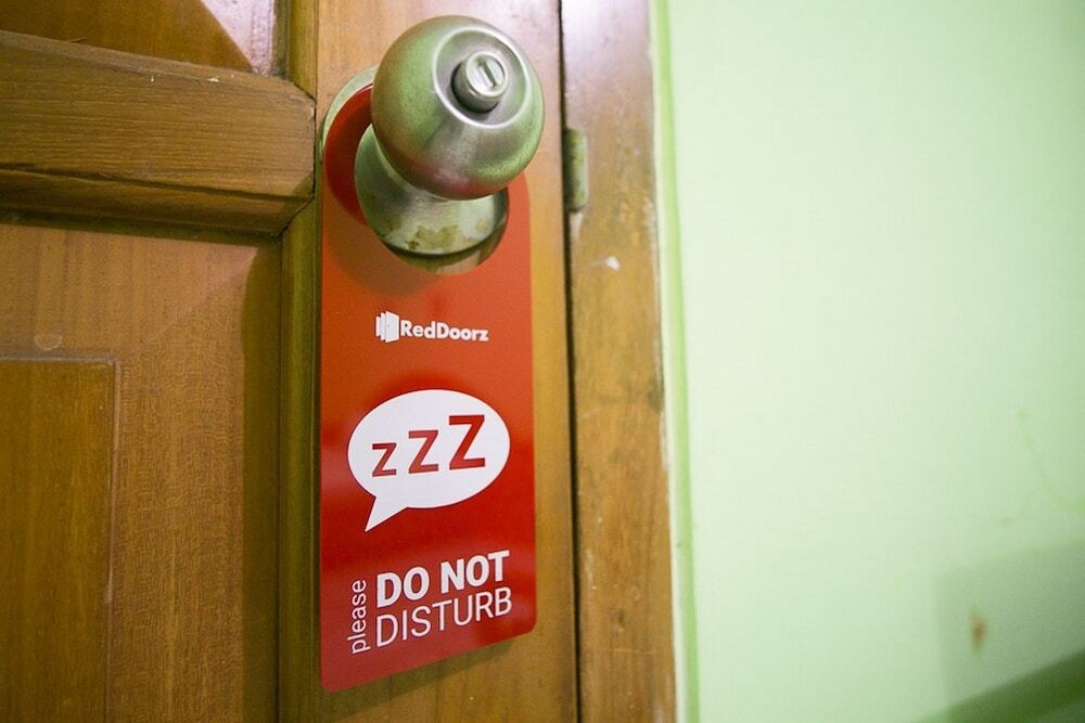 Reddoorz Plus @ Jalan Raya Pasir Putih