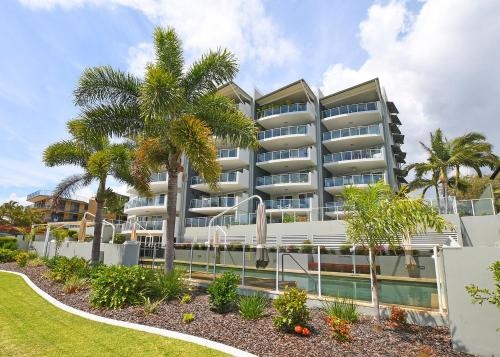 Tingeera Beachfront Apartments