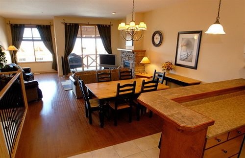 Sullivan Stone Lodge