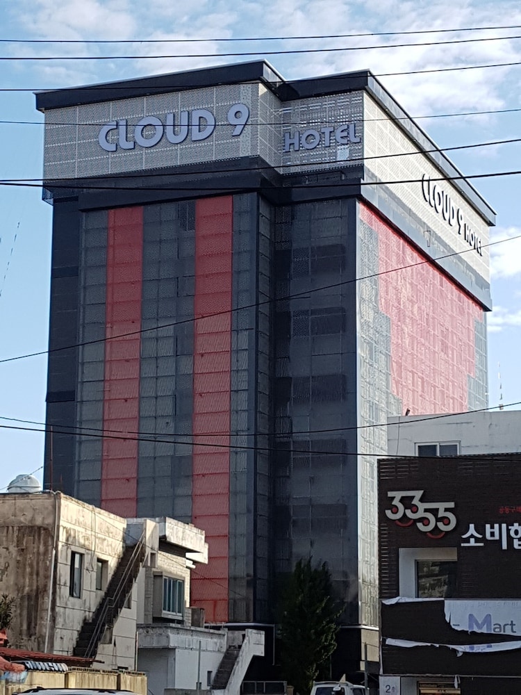 Cloud 9 Hotel