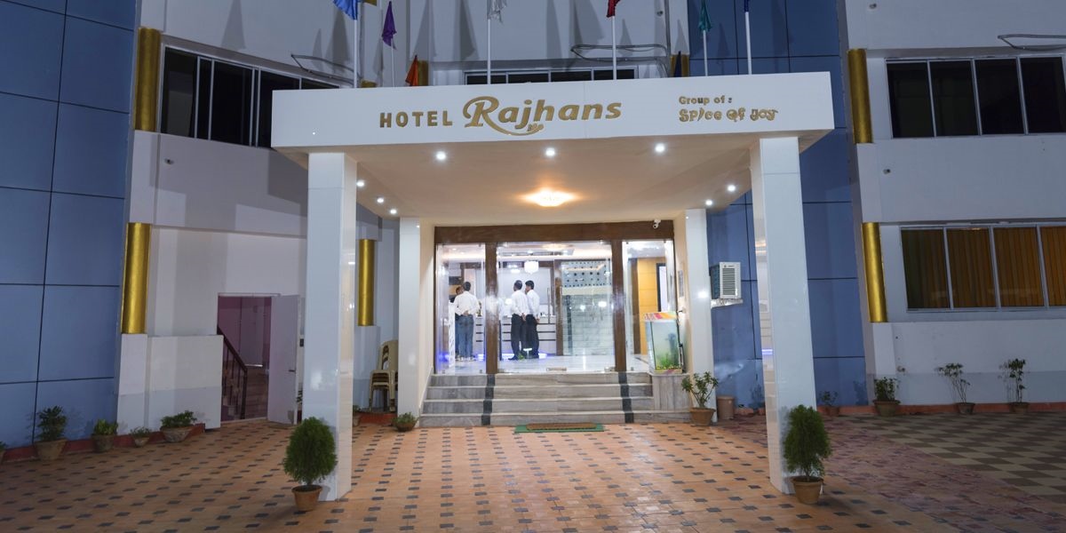Rajhans Hotel And Resort