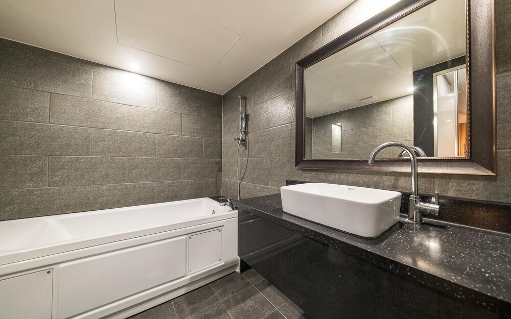 Euijeongbu Premium Hotel Xym