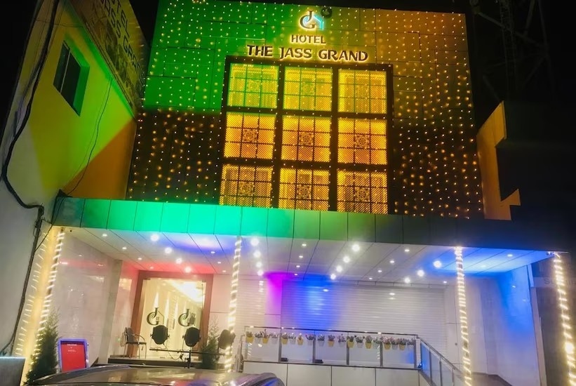 Capital O 37057 The Jass Grand