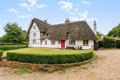 Captivating 6 Bed Cottage In The Village Of Moulso