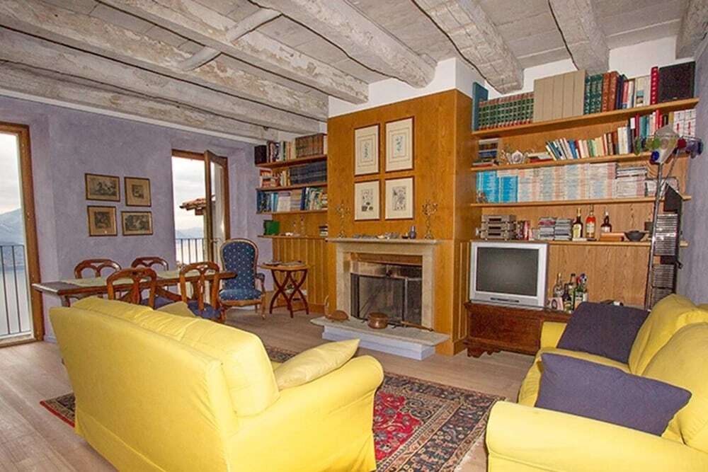 Authentic 3 Bed Apartment With Amazing Lake Views