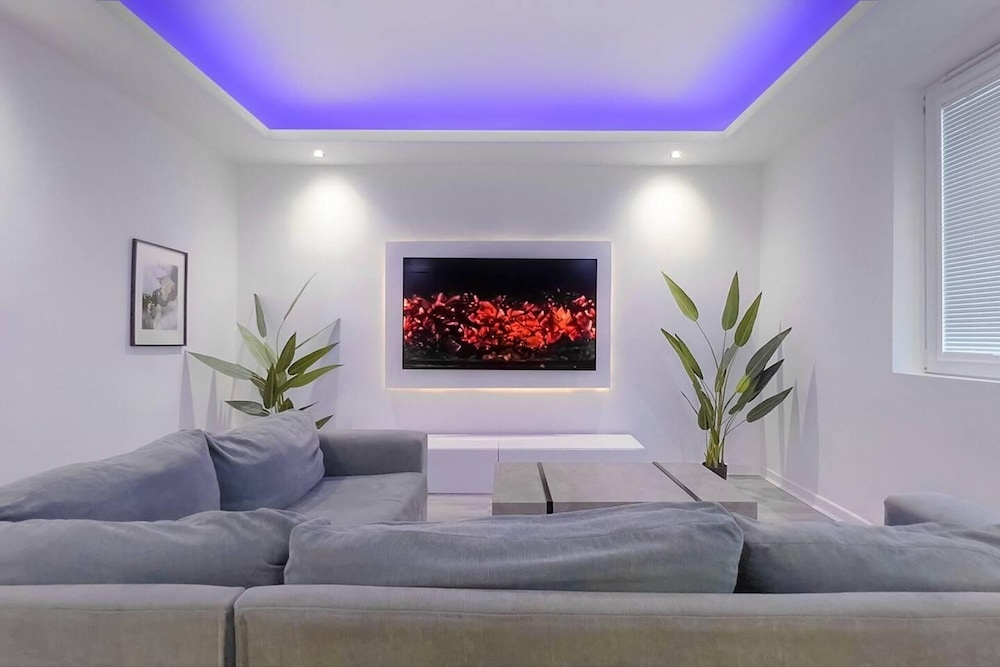 Stunning Luxury Apartment Near Motherwell