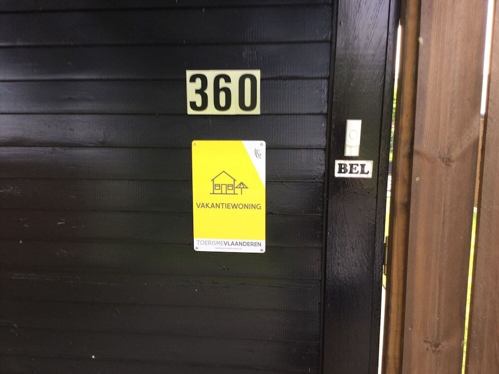 Modern Waterfront Chalet