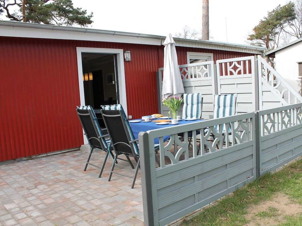 Cosy Bungalow in Pepelow Near Sea Beach