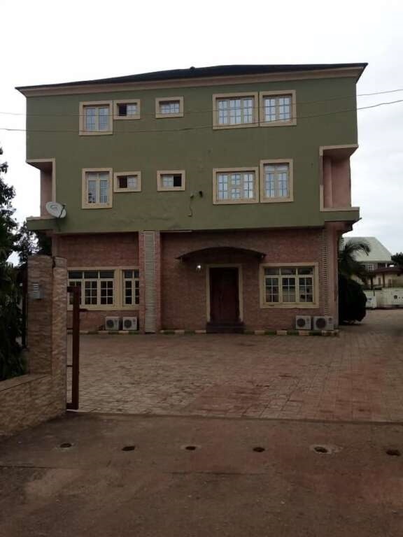 Eagle Valley Royal Hotel