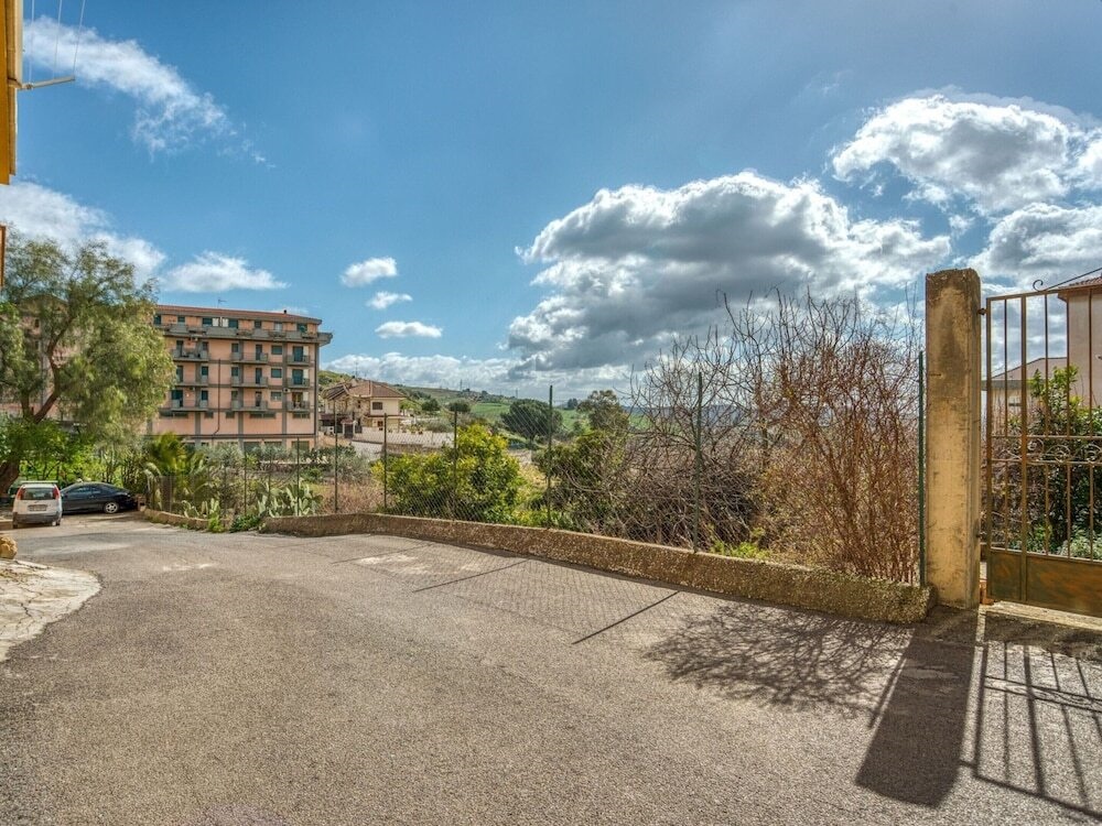 Posh Home In Santa Caterina Villarmosa Near Nature Reserve