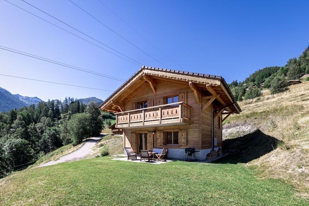 Chalet Le Cerf - NEW Build, Stylish Stay