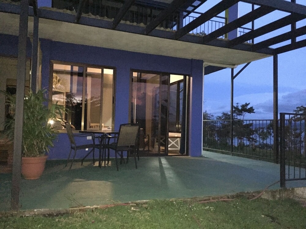 Bluebay Bugenvil Lake Lodge