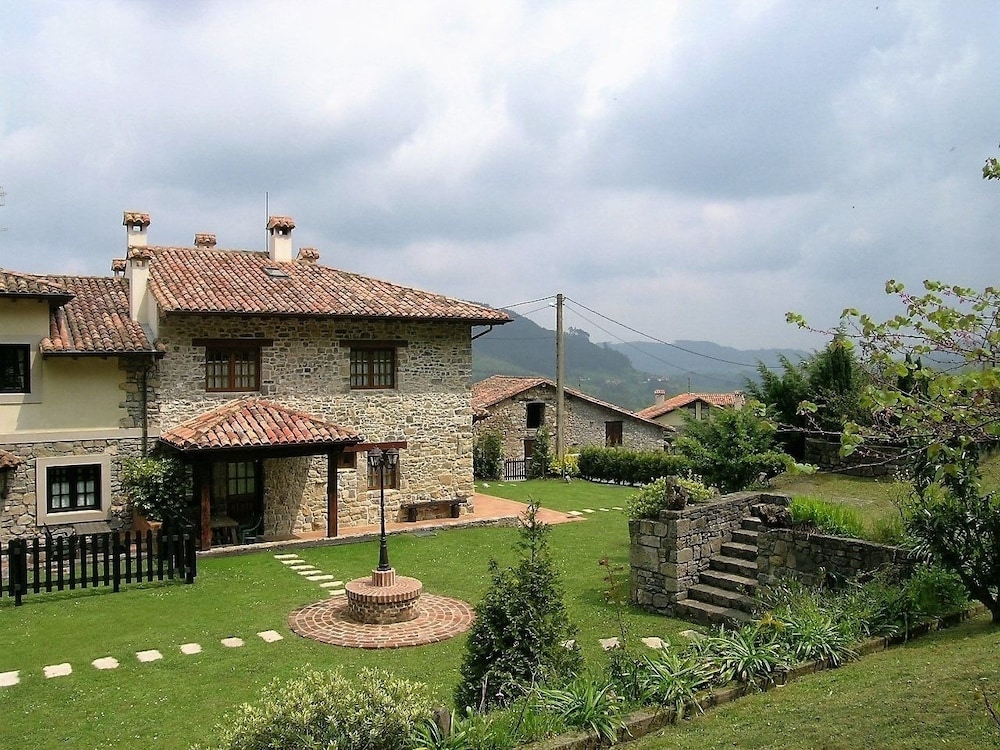 Apartamentos Llugarón