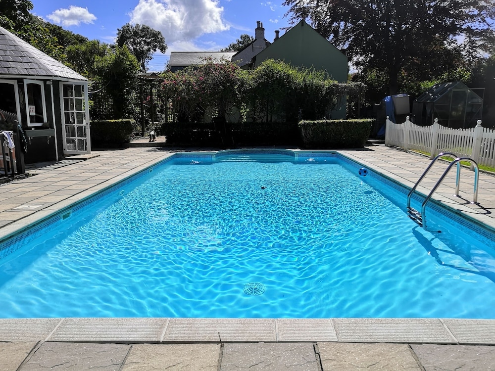 Captivating Isolde Cottage, With Pool Near St Ives