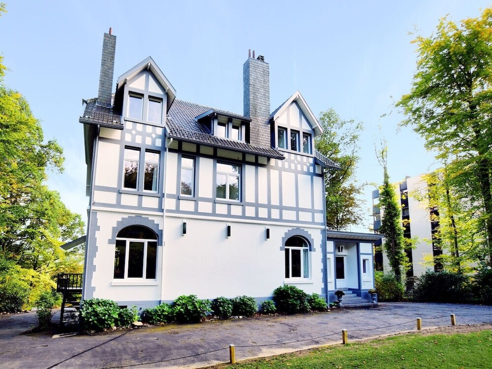 Affluent Holiday Home in Spa with Hot Tub, Garden, Sauna