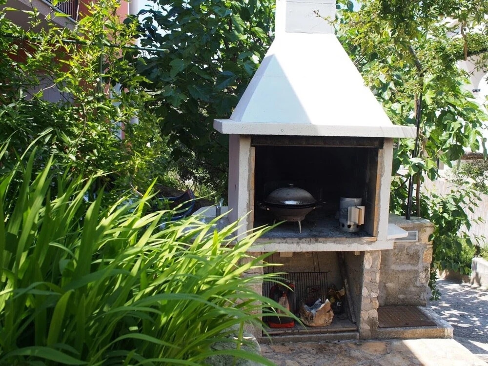 3 - Modern Apartment With Garden, 80M From Beach