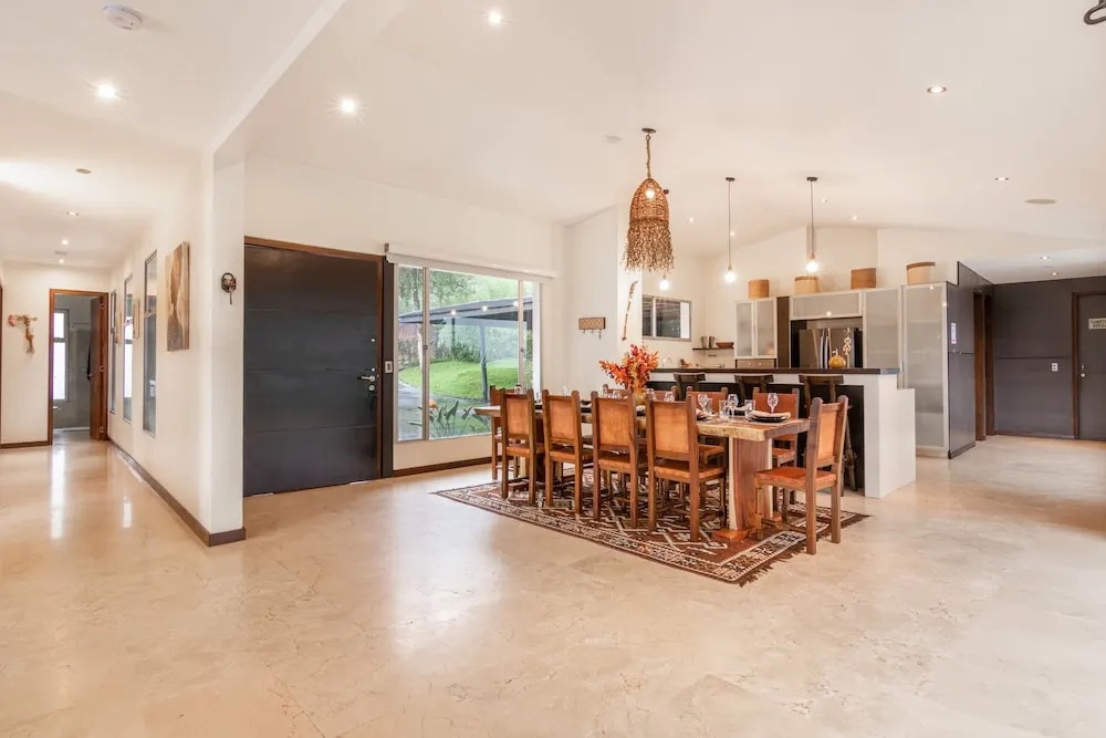 La Oculta Luxe Mansion Pool & Jacuzzi